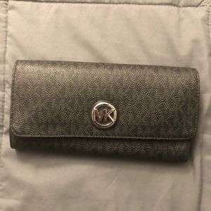 Pre Owned MK Wallet